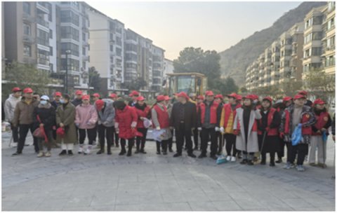 石台县委组织部积极参与“12·5”志愿服务活动