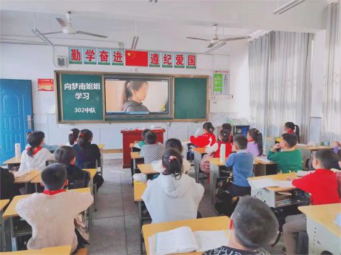 少奇红军小学掀起学习“感动中国2021年度人物”江梦南热潮