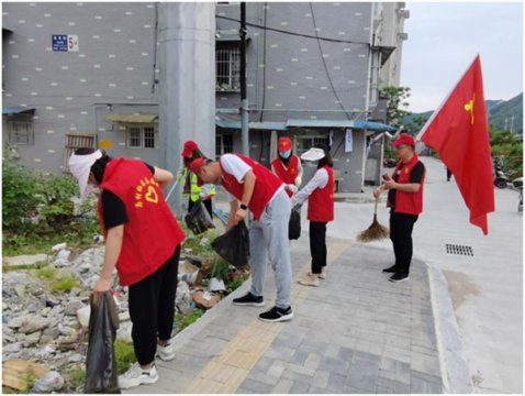 石台：马村社区联合县总工会开展“捡拾垃圾 你我同行”清白行动