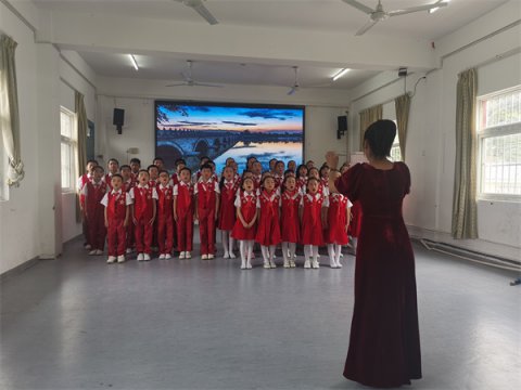 同心奋进新征程  我为祖国献歌声 ——石台县开展首届中小学生合唱专项展演活动