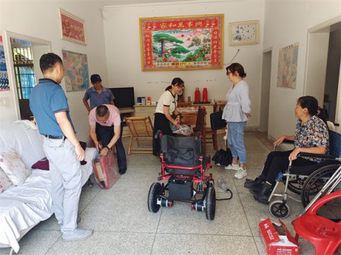石台县小河镇：关心关爱残疾人  辅具器具送上门