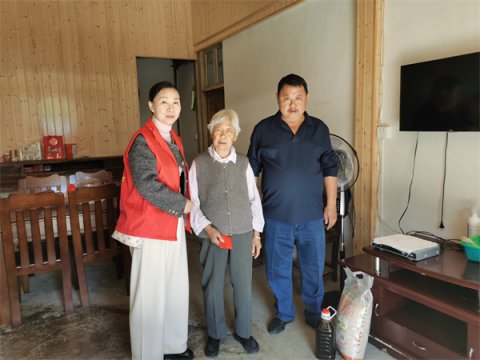 仁里镇七里社区开展重阳节高龄老人慰问活动