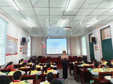 丁香中心学校举行“热爱生活、拥抱未来”主题心理健康教育活动